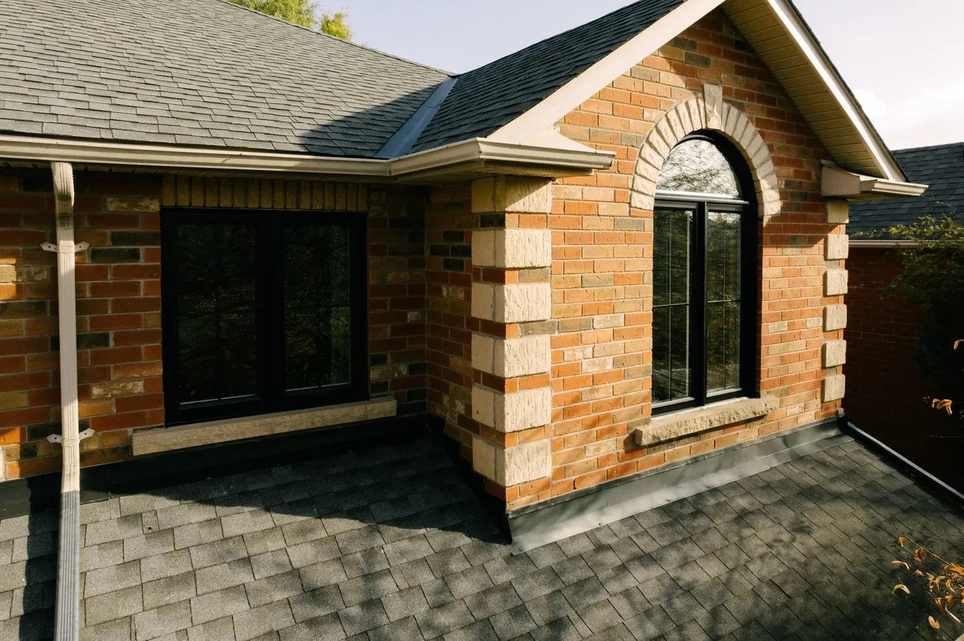 Black Window Frames in Toronto Homes: Trends, Maintenance, and Benefits